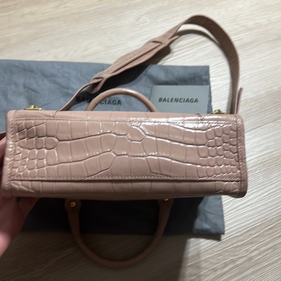 Balenciaga NEO CLASSIC MINI HANDBAG CROCODILE EMBOSSED NUDE - Picture 3 of 7